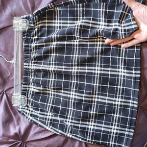Shein black & white stretch skirt